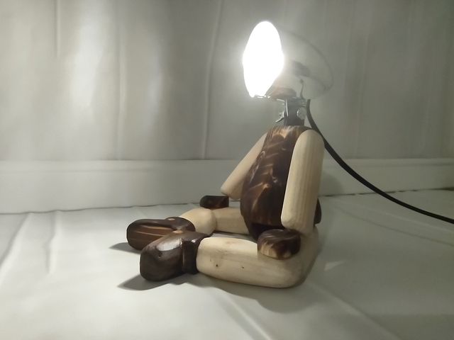 Lampada Omino  in legno ( lámpara , lampe)