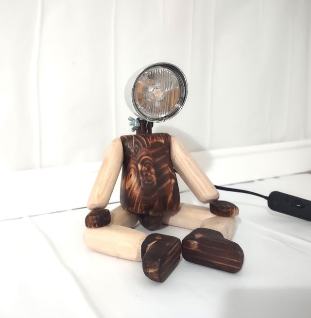 Lampada Omino  in legno ( lámpara , lampe)