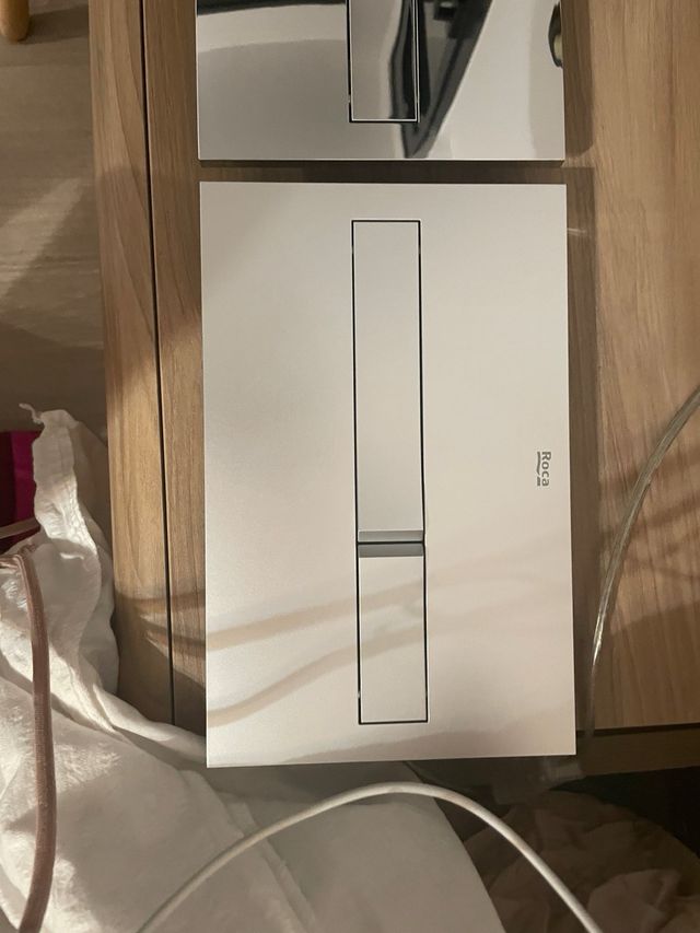 Placa accionamiento wc suspendido Roca