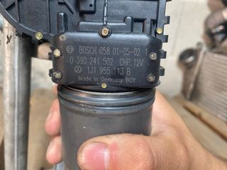 Motor limpiaparabrisas delantero
