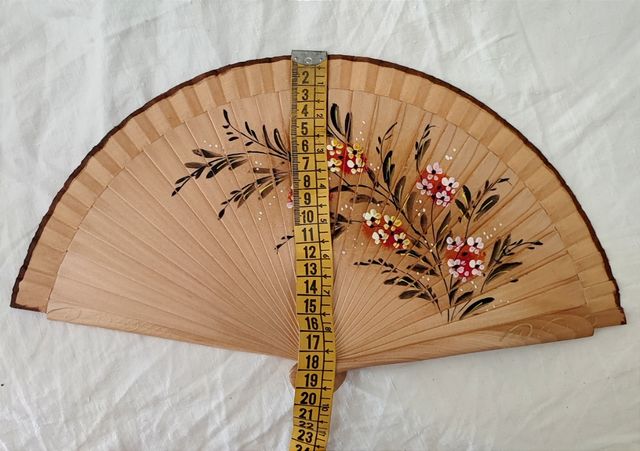 ABANICO VINTAGE ARTESANO DE MADERA PINTADO A MANO