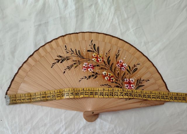 ABANICO VINTAGE ARTESANO DE MADERA PINTADO A MANO