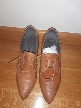 Botines de piel con cordones