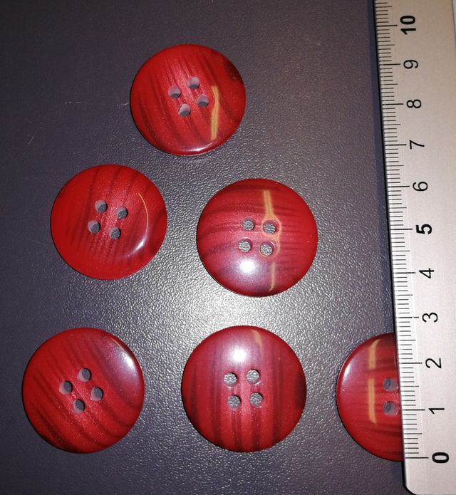 6 bottoni Nuovi Rossi di Ottima qualità