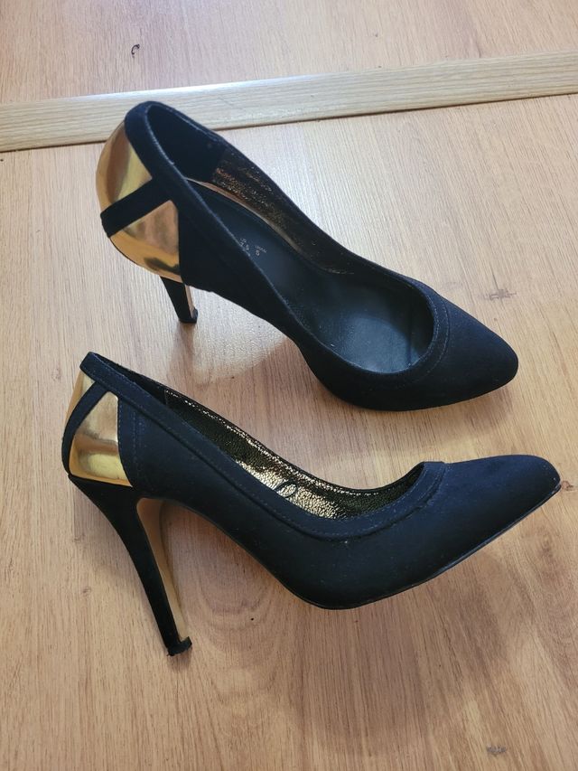 zapato tacón ante negro y dorado