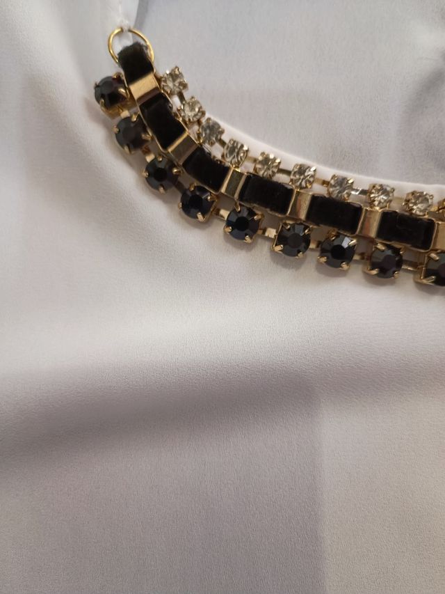 blusa donna con accessorio 