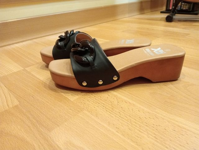 Sandalia hebilla XTi talla 40