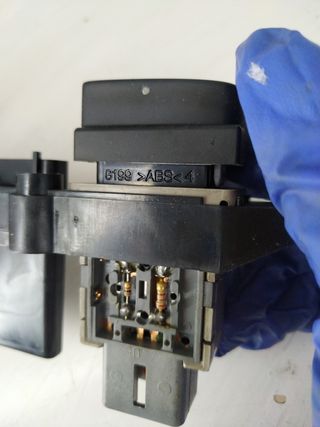 864w0140 Warning luz emergencia Kia 937001G000