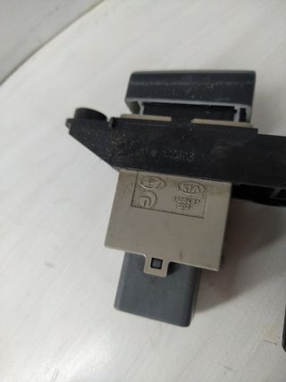 864w0140 Warning luz emergencia Kia 937001G000