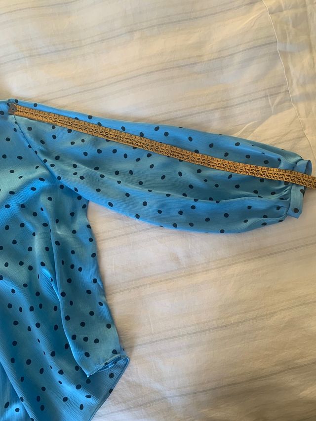 Blusa lunares volantes