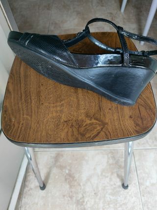 Geox, preciosas sandalias negras, con pedruscos