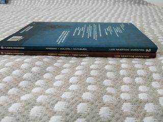 Cómics Los muertos vivientes, números 1 y 2