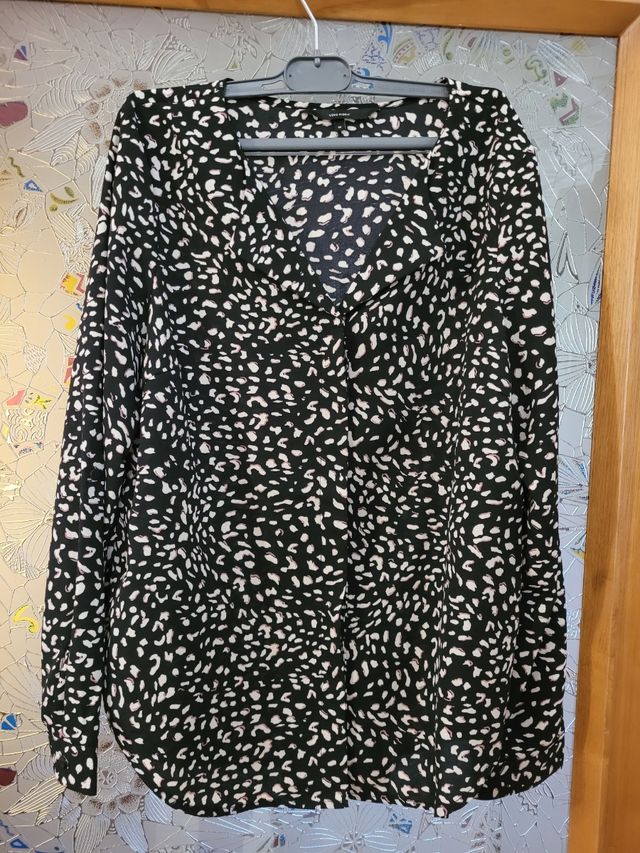 Blusa negra estampada Vero moda