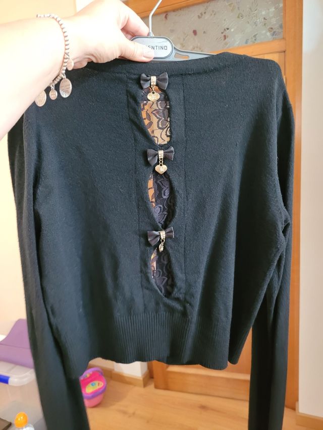 Chaqueta punto corta, negra con detalles espalda