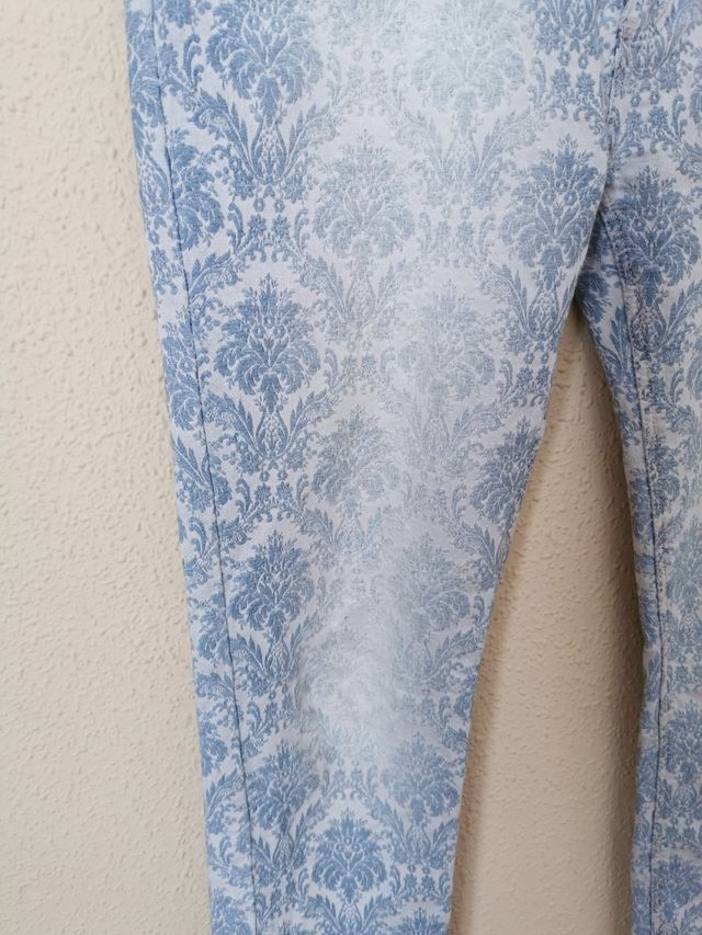 Pantalón chica talla 40 de Pedro del Hierro.