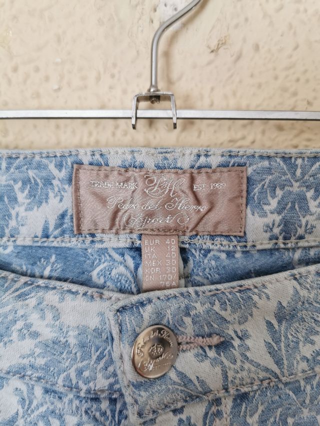 Pantalón chica talla 40 de Pedro del Hierro.
