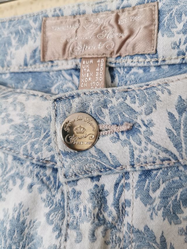 Pantalón chica talla 40 de Pedro del Hierro.