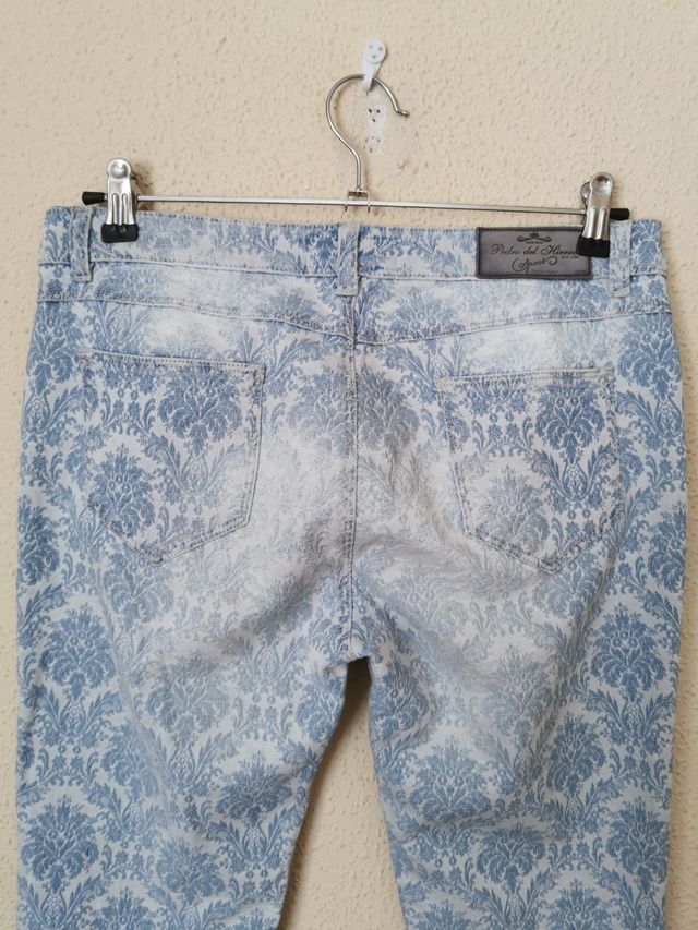Pantalón chica talla 40 de Pedro del Hierro.