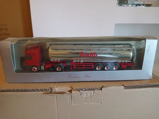 Camião miniatura Herpa escala 1:87