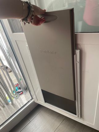 Puerta Staywell para mascotas.