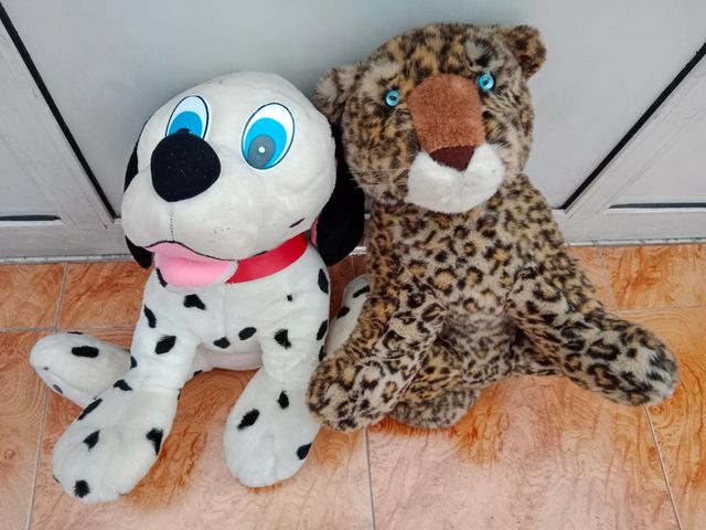 Peluche grande de perro