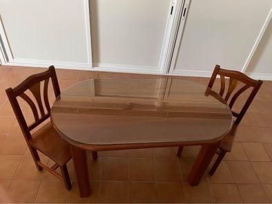 Mesa ,4 sillas cocina y cristal .