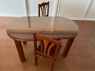 Mesa ,4 sillas cocina y cristal .