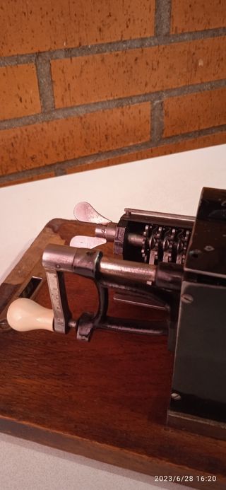 Calculadora antigua manual