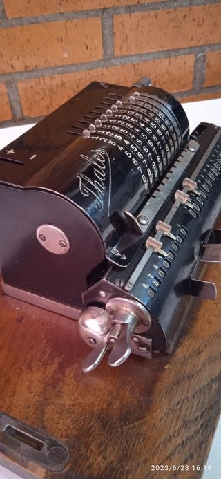 Calculadora antigua manual