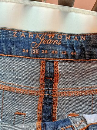 Falda vaquera con pliegues Zara
