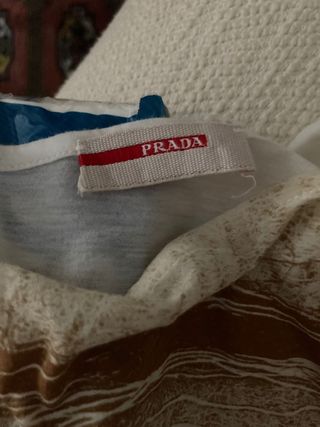 camiseta Prada