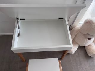 Pupitre infantil de madera con banquito