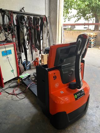 TRANSPALETA ELÉCTRICA SEMINUEVA 1800KG TOYOTA