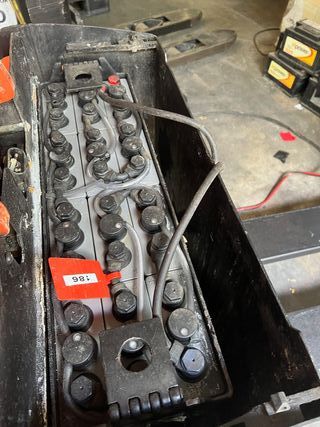 TRANSPALETA ELÉCTRICA SEMINUEVA 1800KG TOYOTA