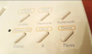 telefonos fijos forma. blancos o negros