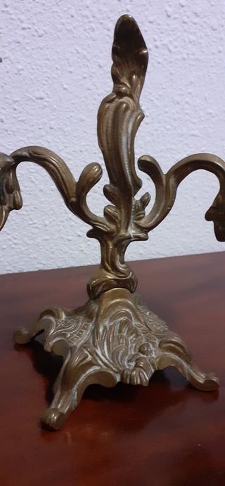 Bronce pareja de candelabros franceses antiguos