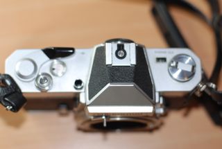 CAMARA REFLEX ANALOGICA CON OBJETIVO