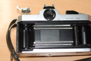 CAMARA REFLEX ANALOGICA CON OBJETIVO