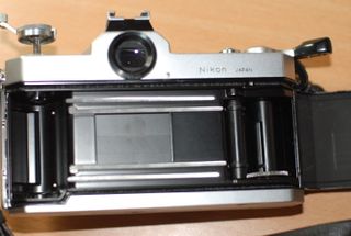 CAMARA REFLEX ANALOGICA CON OBJETIVO