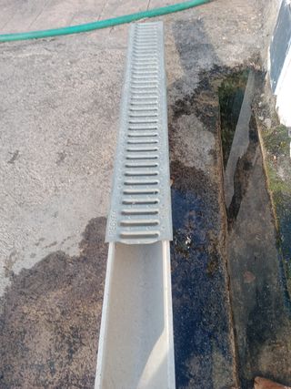 Rejilla galvanizada, cubre bordes.