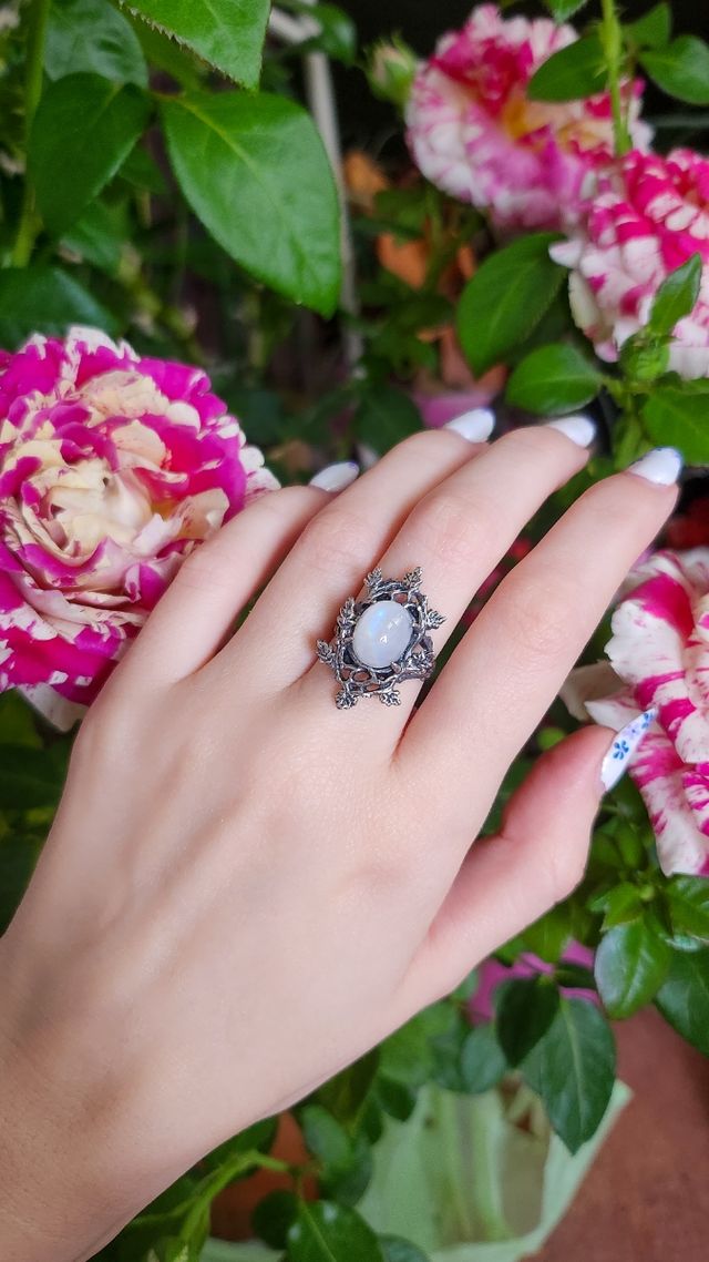 Anello con pietra di luna