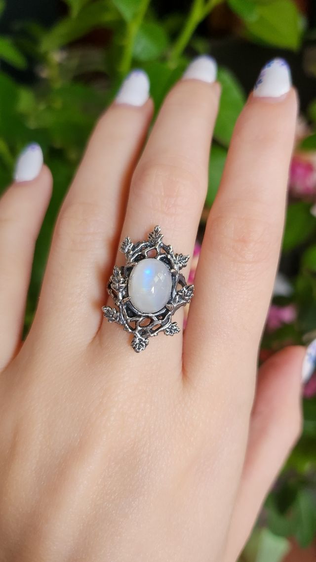 Anello con pietra di luna