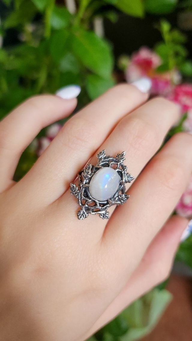 Anello con pietra di luna