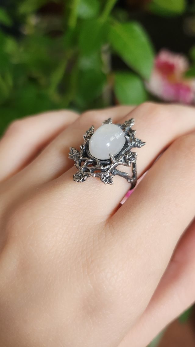 Anello con pietra di luna