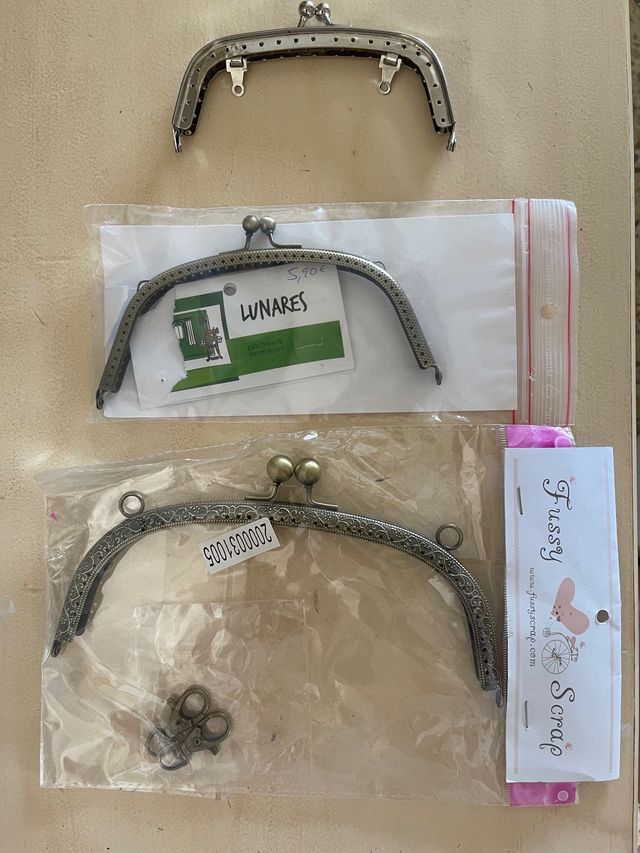 los 3 a 10 euros.Cierres de bolsito