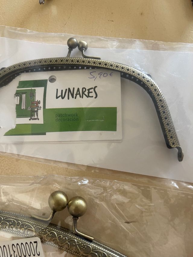 los 3 a 10 euros.Cierres de bolsito