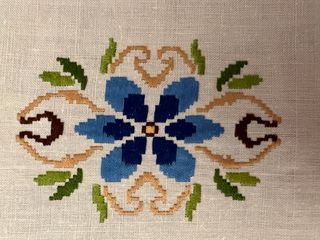 Mantel de lino con bordado y 12 servilletas