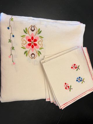 Mantel de lino con bordado y 12 servilletas