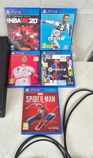 Play Station 4 PRO (PS4), 2 mandos, 5 juegos