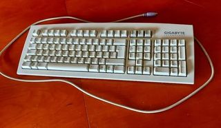 Teclado Retro Gigabyte Scorpius 98A plus Ps-2